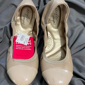 Ballet type tan shoes size 8